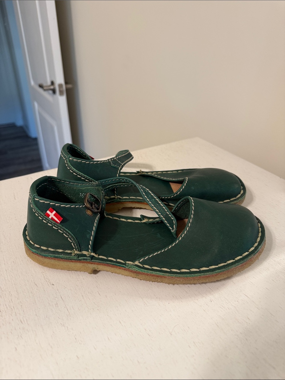 Duckfeet Mols Turquoise-Green Leather Mary Jane Flats w/Contrast Stitching / 39